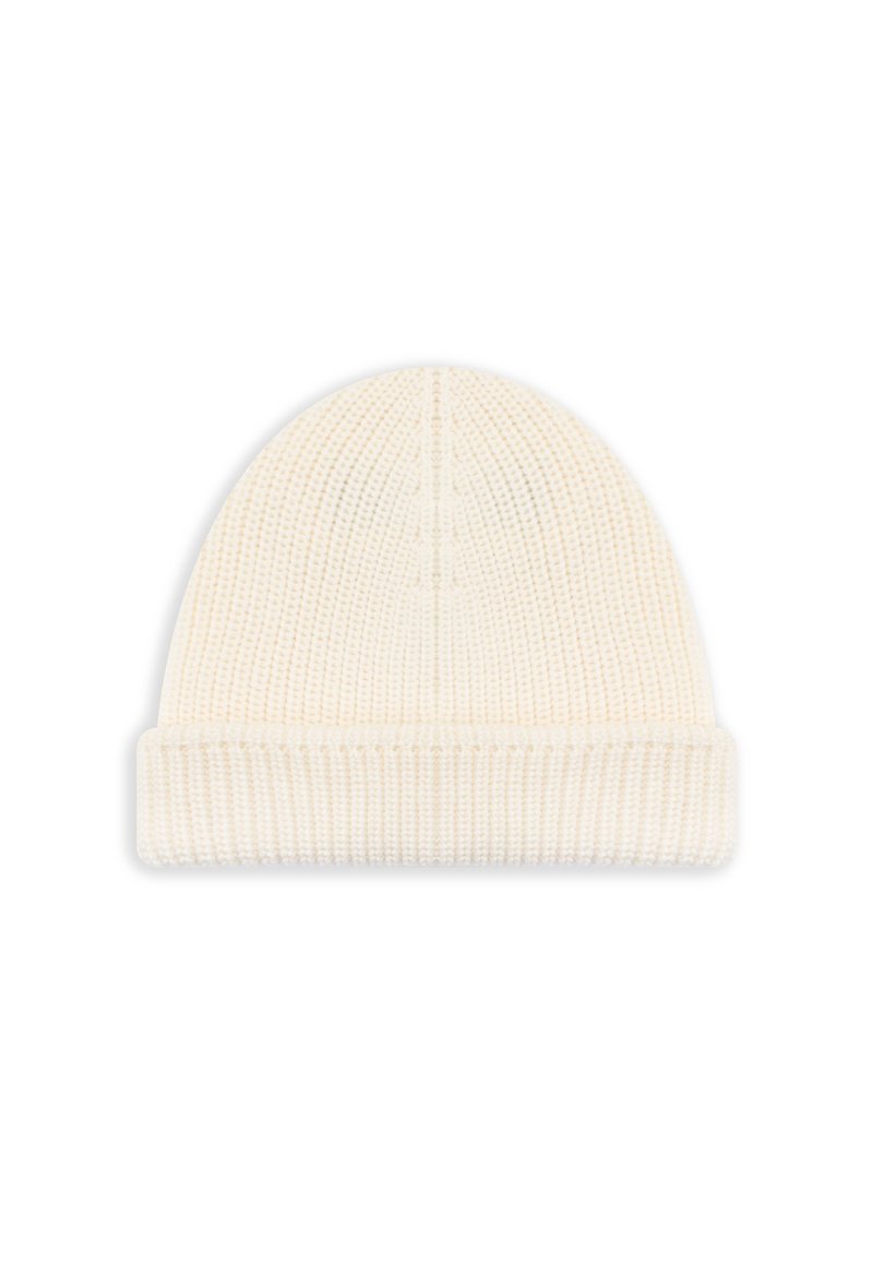 Cappellino a maglia di colore bianco sporco, caratterizzato da una texture a coste e da un risvolto piegato alla base; superficie liscia con dettagli di cuciture sottili.