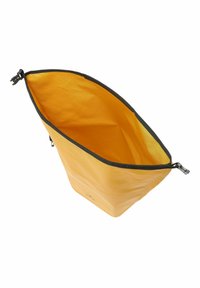 Borsa di stoccaggio gialla con una texture morbida, forma rettangolare e chiusura a zip nera. Interno di un brillante arancione; l'esterno presenta un design minimalista.