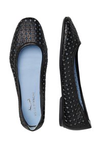 Ballerines noires perforées avec un bout rond, doublure intérieure bleue et un logo discret, dotées d'une semelle plate pour le confort.
