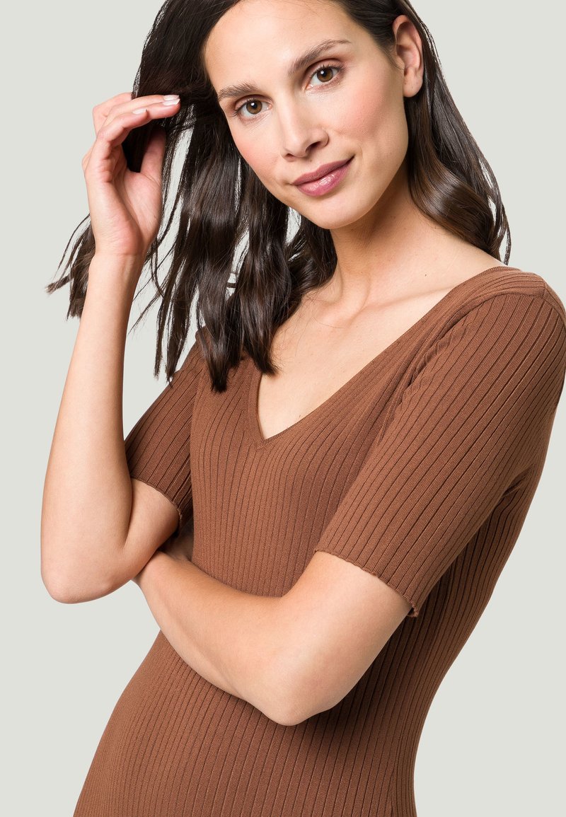 Damen Freizeitkleider | zero Strickkleid almond/braun - WN69579 Damen Freizeitkleider | zero Strickkleid almond/braun - WN69579