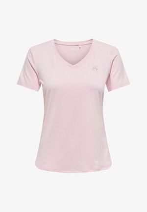 V-hals, kortærmet t-shirt i blød lyserød stof, med en subtil logo detalje på venstre bryst, glat tekstur og løs pasform.