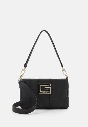 Sac à main rectangulaire tissé noir avec deux anses et un fermoir doré logo "G" au centre avant.