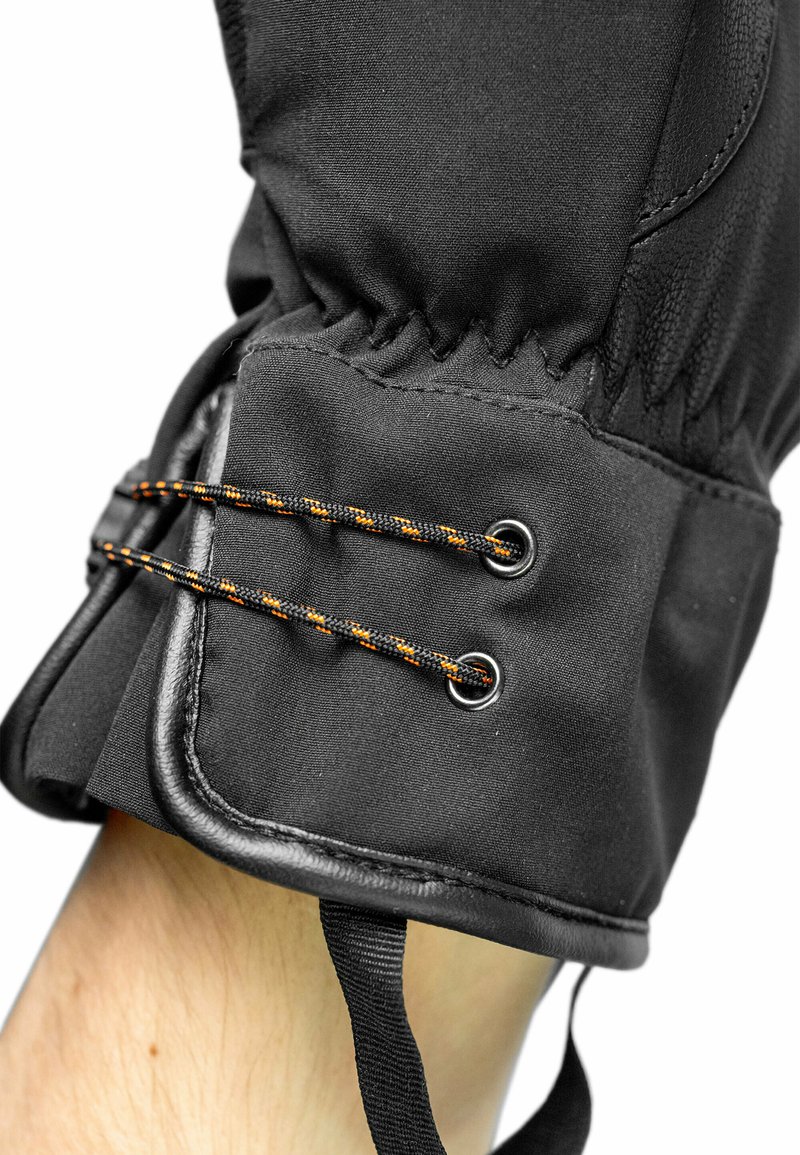 Schwarzer Winterhandschuh mit elastischem Bündchen, Lederbesatz und schwarz-orangefarbigen geflochtenen Kordeln durch metallene Ösen zur Anpassung.