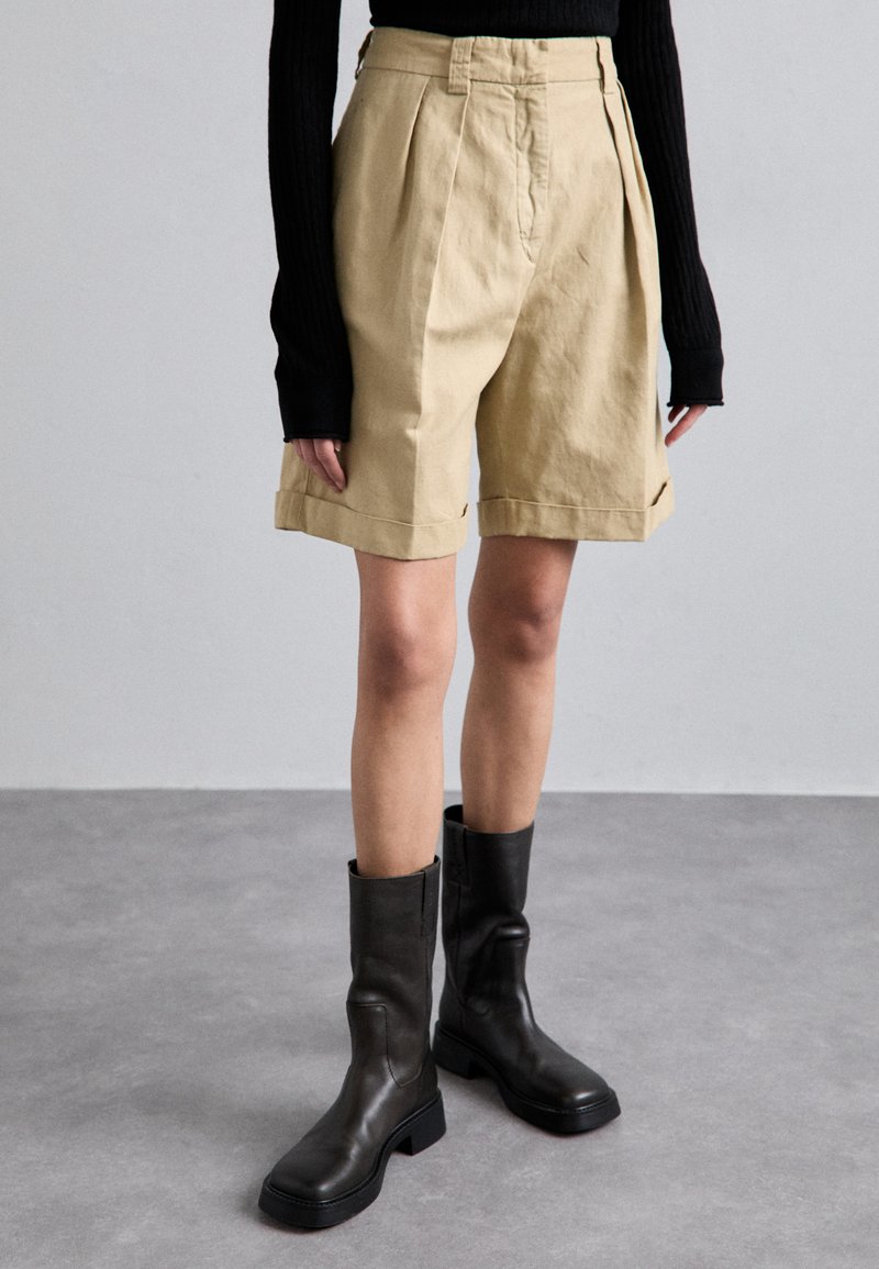 ASPESI BERMUDA - Pantaloni scurți - coloniale/colonial beige