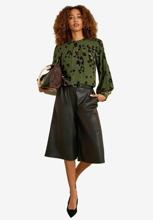 REGULAR FIT - CREW NECK - Pusero - khaki green animal
