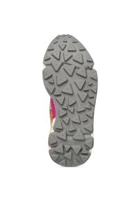 Suola in gomma grigia con un motivo di soletta triangolare, che presenta accenti rosa e beige sui lati e una superficie testurizzata per migliorare la presa.