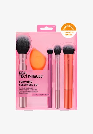 Real Techniques, EVERYDAY ESSENTIALS SET - Make-up Brush Set