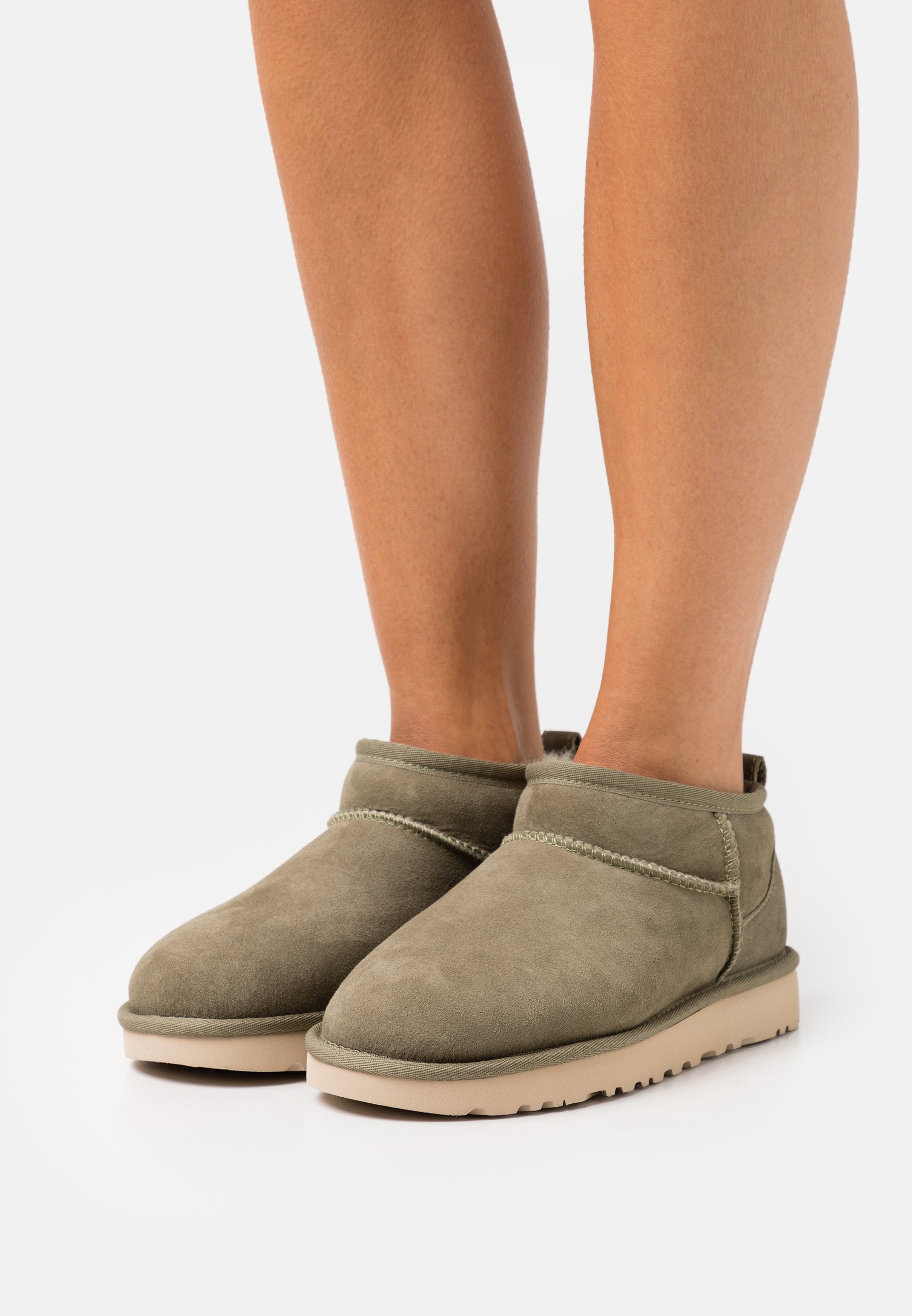 Attent Interpretatie Keelholte UGG CLASSIC ULTRA MINI - Korte laarzen - burnt olive/olijfgroen - Zalando.nl