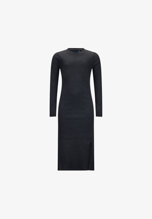 Abito lungo a maniche lunghe di colore grigio scuro, con scollatura rotonda e spacco laterale. Realizzato in un materiale testurizzato, presenta una silhouette aderente.