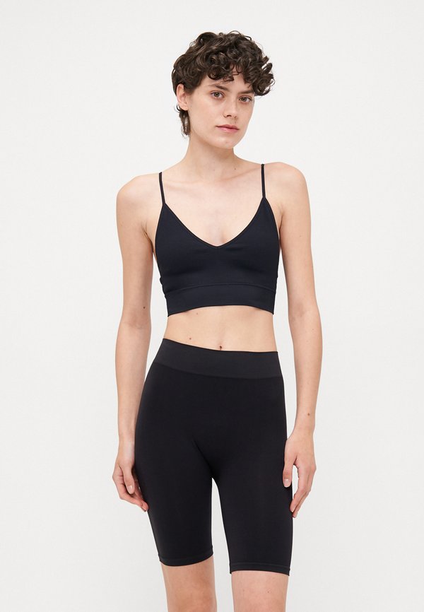 ONLVICKY SEAMLESS MIDI SHORTS - Pants3