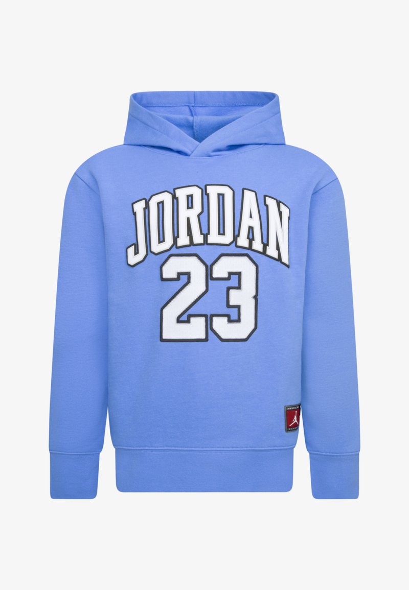 Sweatshirt azul feito de tecido macio, apresentando um grande gráfico "JORDAN" e o número "23" impresso em branco com contornos pretos. Inclui uma etiqueta de logotipo.