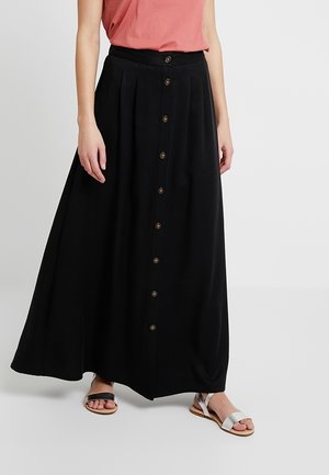 Jupe longue noire en tissu doux, dotée d'une taille haute, de plis et d'une fermeture boutonnée à l'avant avec des boutons dorés.