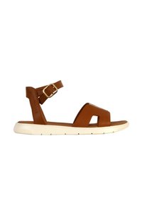 Sandale en cuir marron avec bride au niveau de la cheville réglable, design à bout ouvert, semelle en caoutchouc blanc et découpes géométriques sur le dessus.