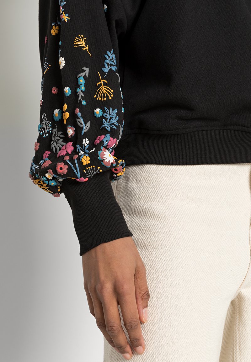 ONLY ONLBROOKE O NECK FLOWER - Sweatshirt - black - Zalando.ie