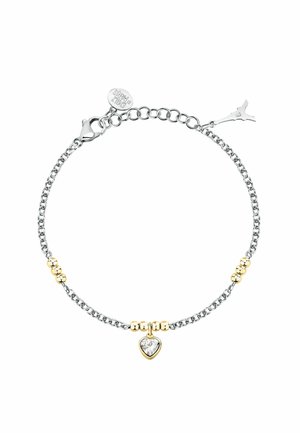 Bracciale in argento con un charm a forma di cuore accentato in oro e tre perline dorate. Chiusura a scatto visibile all'estremità.