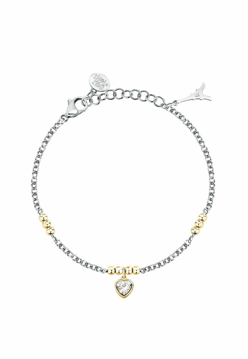 Bracciale in argento con un charm a forma di cuore accentato in oro e tre perline dorate. Chiusura a scatto visibile all'estremità.