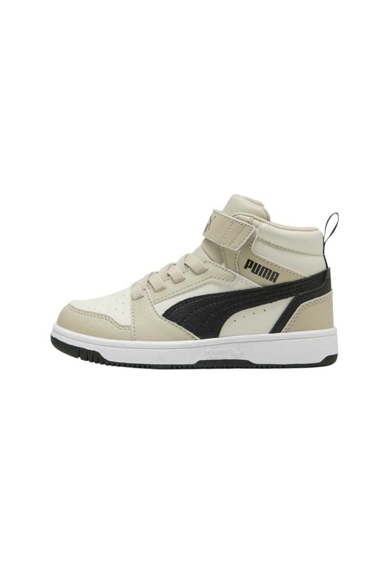 Sneaker alta Puma beige e nera con lacci, fascia in Velcro e colletto imbottito su una suola bianca.