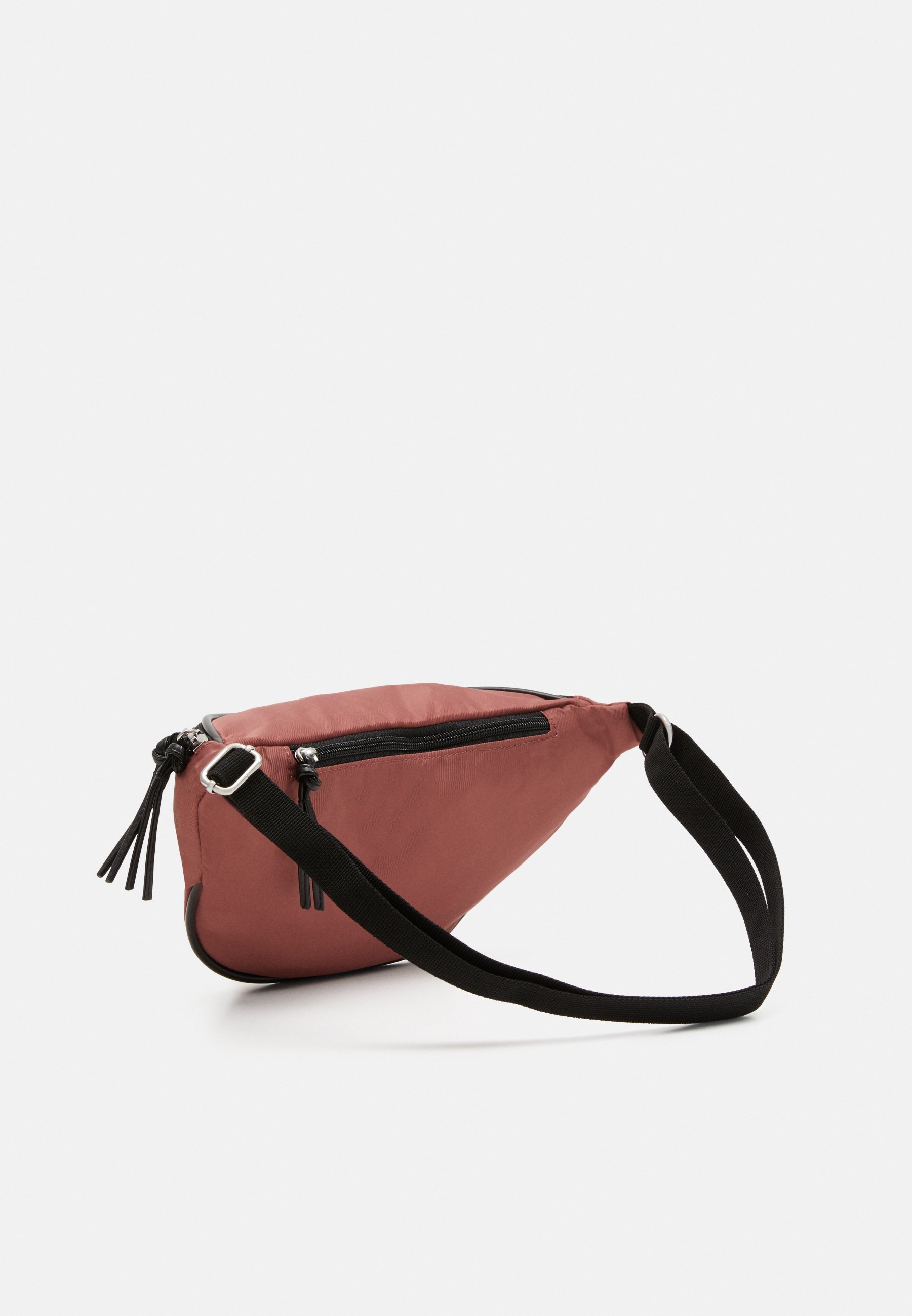 DAY ET GWENETH BUM Axelremsväska riad rose Zalando.se DAY ET GWENETH Ryggsäck riad rose Zalando.se