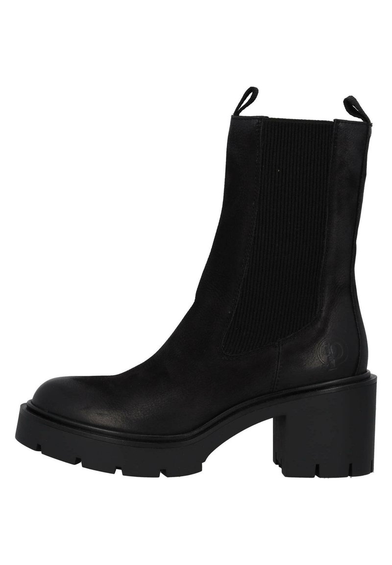 Botte de cheville en cuir noir avec un talon épais, texture lisse, côtés élastiques striés et un détail de logo sur le côté extérieur.