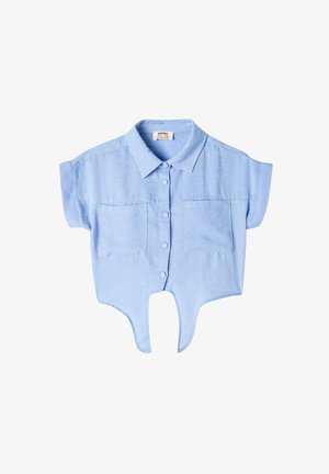 Camicia azzurro chiaro a maniche corte realizzata in tessuto tessurizzato. Presenta un colletto, due tasche frontali e un design unico dell'orlo curvo.
