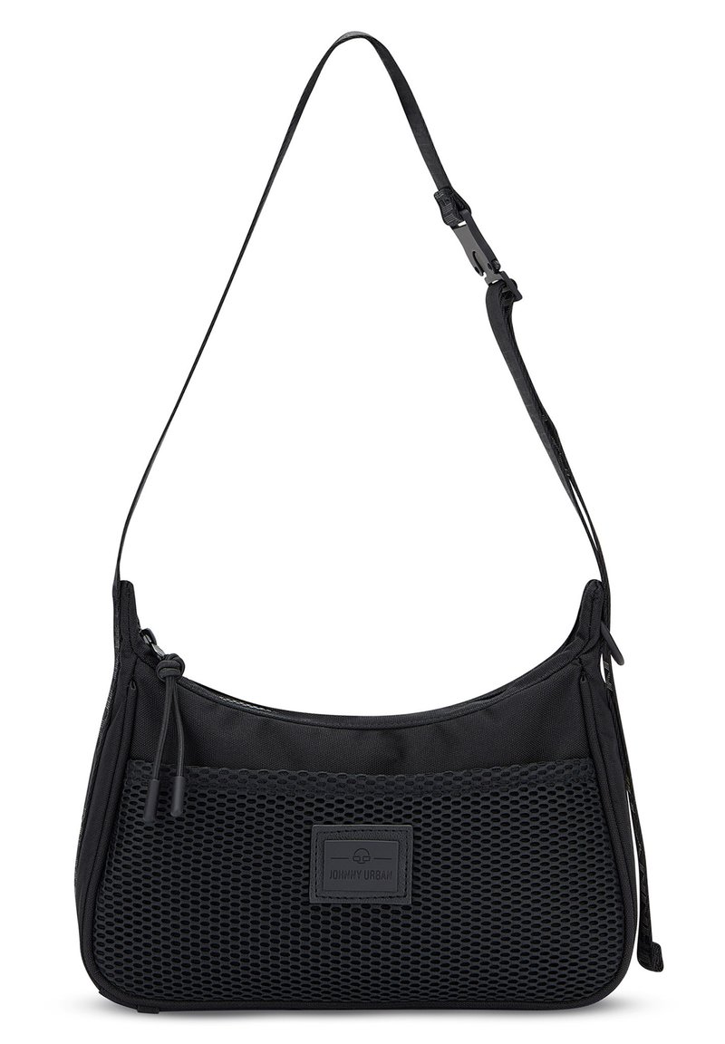 Textúrált hálóból és tartós textilből készült fekete válltáska, ívelt kialakítással, állítható pánttal és logóval a fronton.
