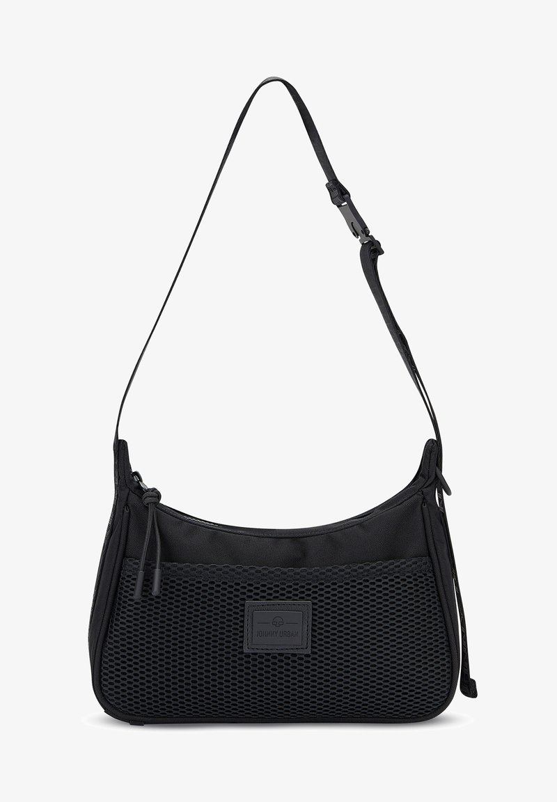 Textúrált hálóból és tartós textilből készült fekete válltáska, ívelt kialakítással, állítható pánttal és logóval a fronton.