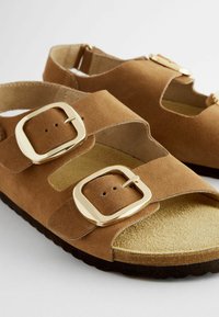 Next BACK STRAP  - Sandaalit nilkkaremmillä - golden tan