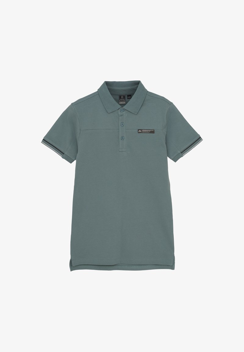 Koszulka polo w stonowanym odcieniu zieleni z teksturowanym materiałem, trzema guzikami i naszywką z logo. Posiada paskowane akcenty na rękawach.