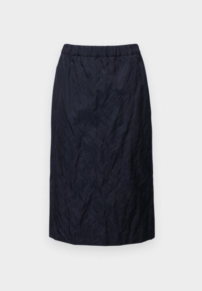 Navy blue pencil skirt in a crinkled fabric, featuring an elastic waistband, knee-length design, and smooth texture.