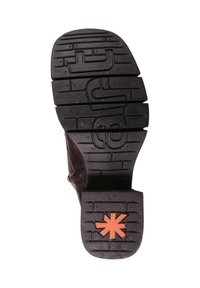 Sort gummisål med mønstret slidbane; har et orange stjernesymbol og "Go" prentet på hælen; struktureret finish.