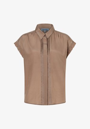 Hellbraune kurzärmelige Bluse mit spitzem Kragen, vertikalen dekorativen Nähten vorne und aufgekrempelten Ärmeln.