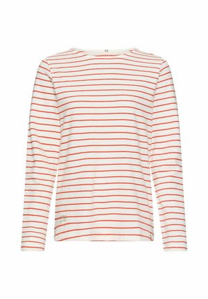 Chemise blanche à manches longues avec fines rayures rouges horizontales et col rond.