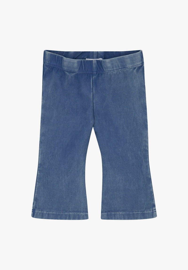 Jeans w średnim niebieskim kolorze, z rozszerzającą się nogawką, solidnym pasem i gładką fakturą z delikatnym połyskiem.