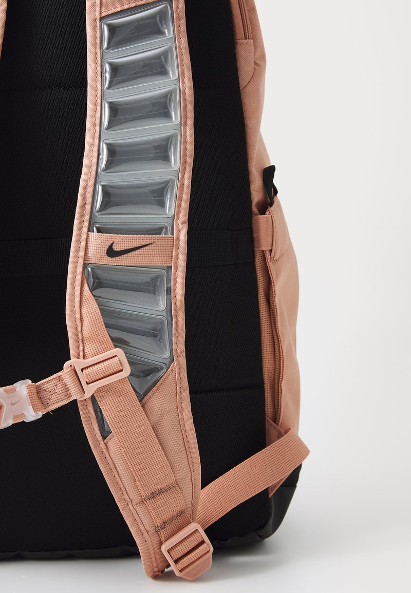 Nike Performance VARSITY ELITE UNISEX - Rucksack - rose gold-coloured/black/ red - Zalando.ie Nike Performance VARSITY ELITE UNISEX - Rucksack - rose gold-coloured/black/ red - Zalando.ie