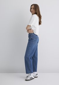 Thumbnail Image 4