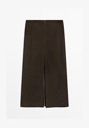 Dunkelbrauner, gerader Midirock mit einem Schlitz in der Mitte vorne und verdecktem Reißverschluss hinten, gefertigt aus wildlederähnlichem Stoff.