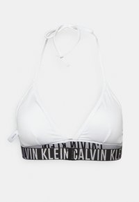 Hvit triangelbikini-topp med et svart og hvitt elastisk bånd med teksten "CALVIN KLEIN." Justerbare nakkebånd og glatt materiale.
