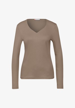 Chemise taupe à manches longues avec un col en V, silhouette ajustée et texture lisse, étiquetée "Street One" à l'intérieur de l'encolure.
