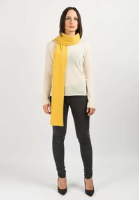 Dalle Piane Cashmere Sjal / Tørklæder - giallo