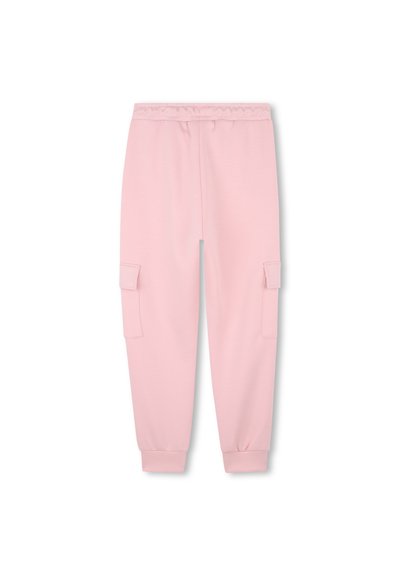 Pantalon de survêtement rose en tissu doux, doté d'une taille avec cordon de serrage, de poignets élastiques et de deux poches cargo sur les côtés.