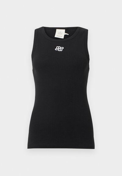 Top de trening negru cu dungi, cu decolteu rotund și un mic logo alb centrat pe piept. Design ajustat cu textură de țesătură netedă.