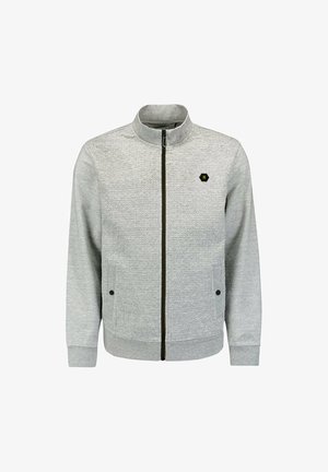 Lichtgrijze ritsjack met een textuurpatroon, een hoge kraag, zijzakken en een klein zwart hexagonaal logo op de borst.