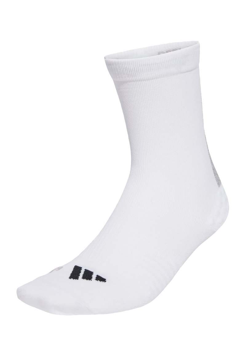 Hvid sok, der går til midt på læggen, med sort logo nær tæerne, ribbet kant og glat stoftekstur vist mod en ensfarvet hvid baggrund.