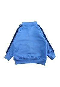 Sweat-shirt bleu à col montant, poignets côtelés et coupe décontractée. Présente des bandes bleu marine le long des épaules et des côtés.