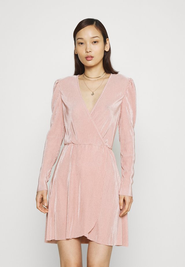 ALL I NEED PLEAT DRESS - Cocktailjurk - dusty pink