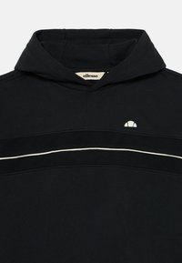 Sweatshirt preto com capuz, apresentando um logótipo no peito, um painel horizontal texturizado e uma faixa branca na parte da frente.