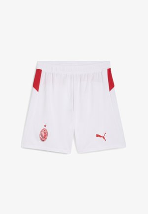 Bermudas deportivas blancas con acentos rojos en los lados, con un logo rojo bordado y una estrella encima. Hechas de un material ligero.