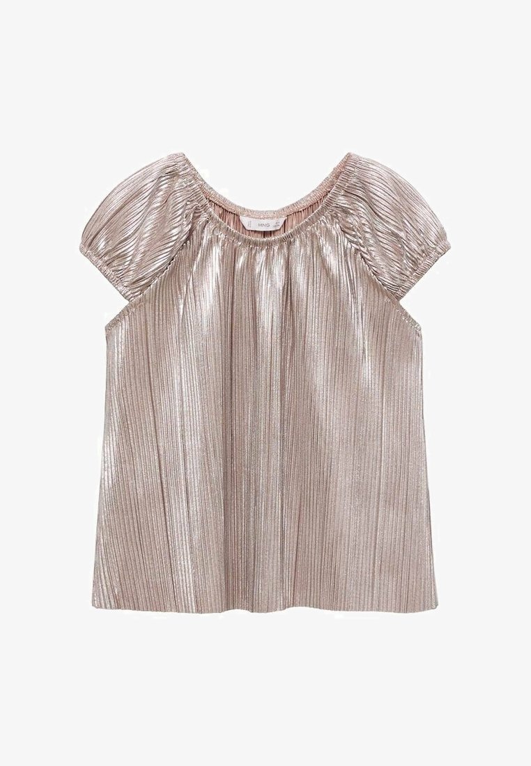 Błyszcząca metaliczna bluzka w kolorze różowego złota z krótkim rękawem, plisowaną fakturą i marszczonym dekoltem.