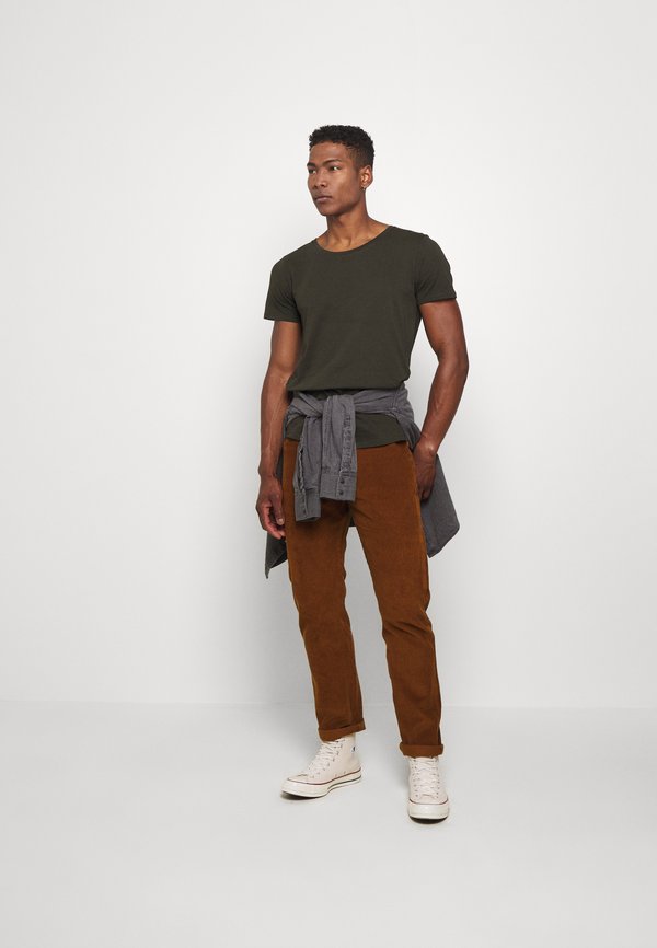 SHAPED TEE - Basic T-shirt3