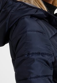 Vero Moda Petite Kort kappa / rock - dark blue